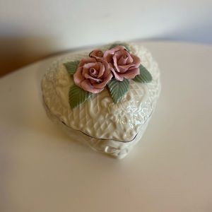 VTG Bisque Porcelain Capodimonte Style Heart Shaped Lidded Trinket Box w Roses